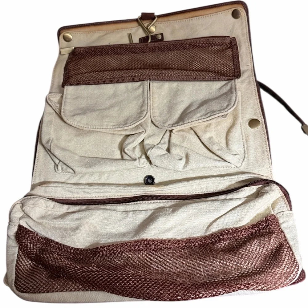 Men’s vintage travel valet with hanger removable pockets for laundering